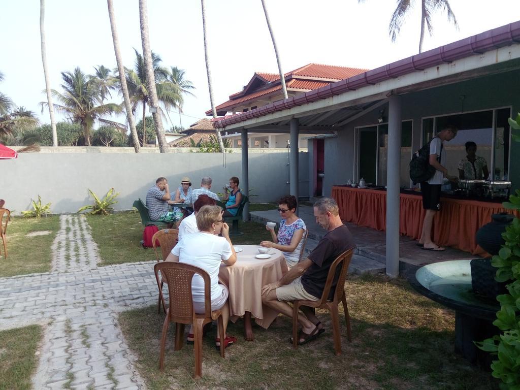 Rainbow Beach Hotel Hikkaduwa Exterior photo