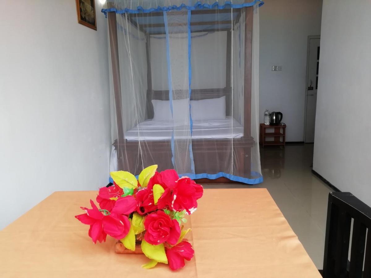 Rainbow Beach Hotel Hikkaduwa Exterior photo