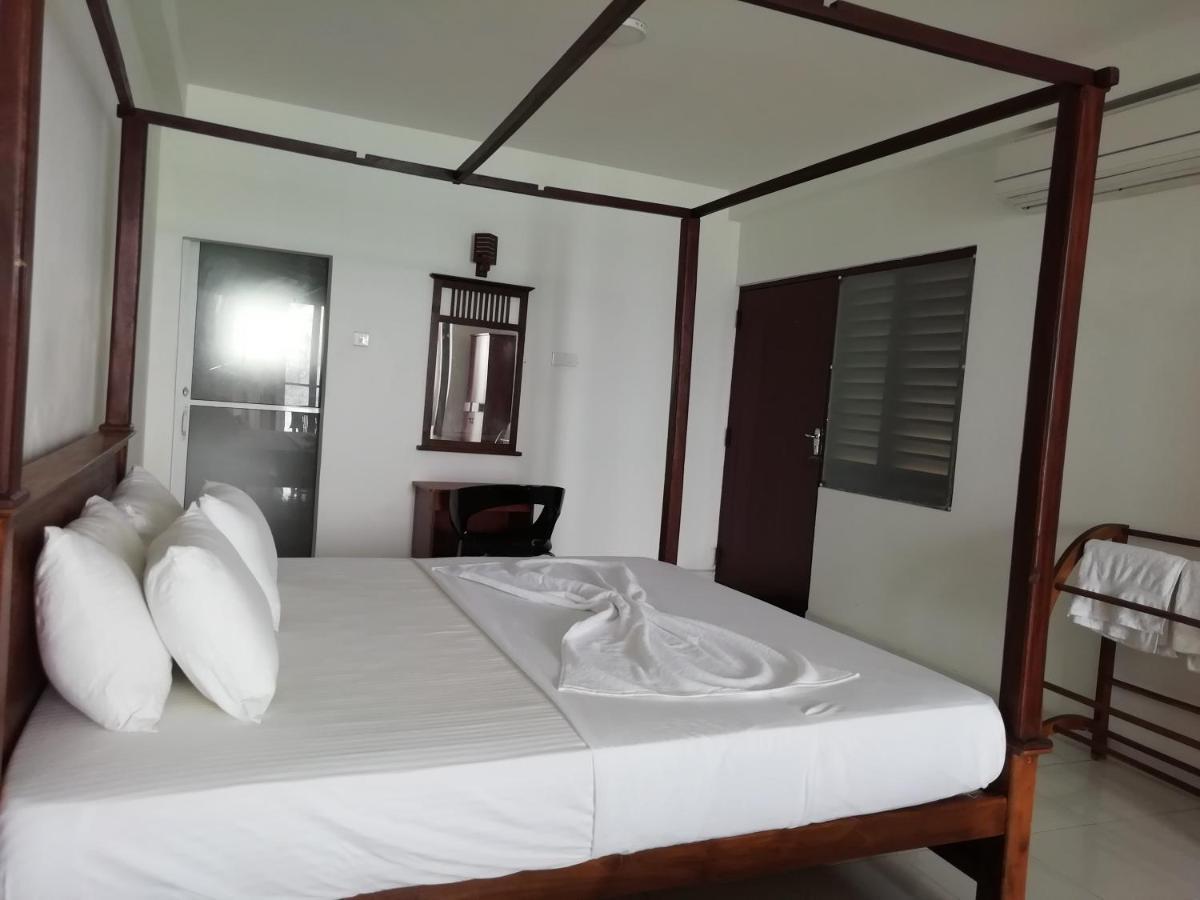 Rainbow Beach Hotel Hikkaduwa Exterior photo